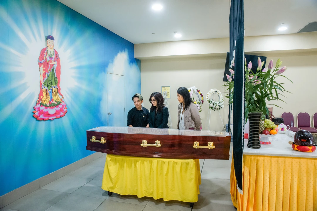 Funeral photographer Sydney capturing family farewell