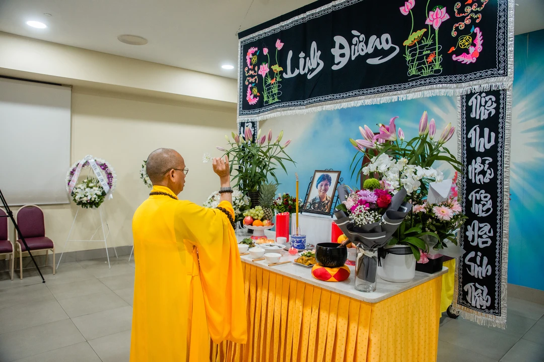 Funeral photography during Buddhist prayers in Sydney